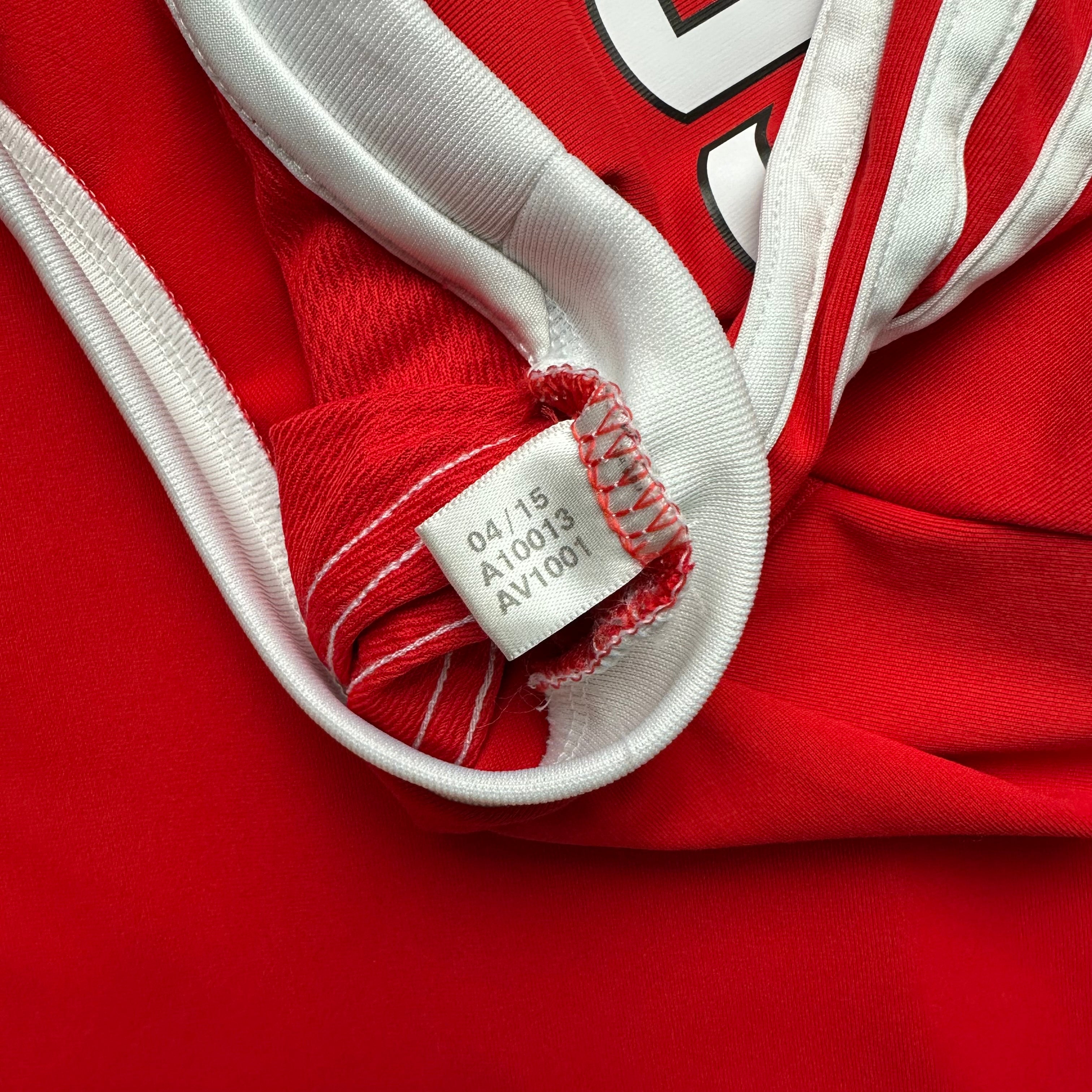 Benfica 2015-16 Home Shirt (L) Taarabt #49