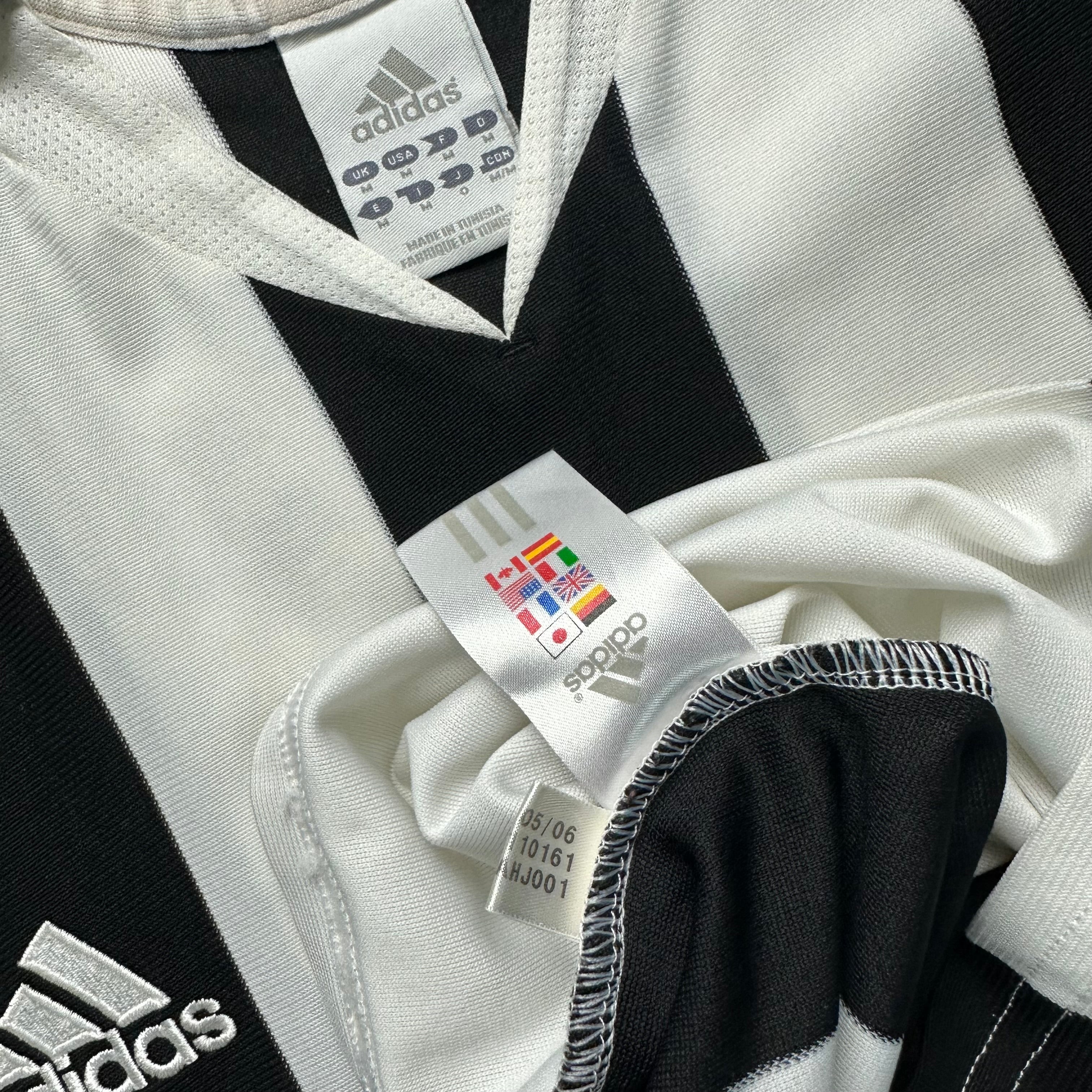 Newcastle 2005-07 Home Shirt (M) Munez #26