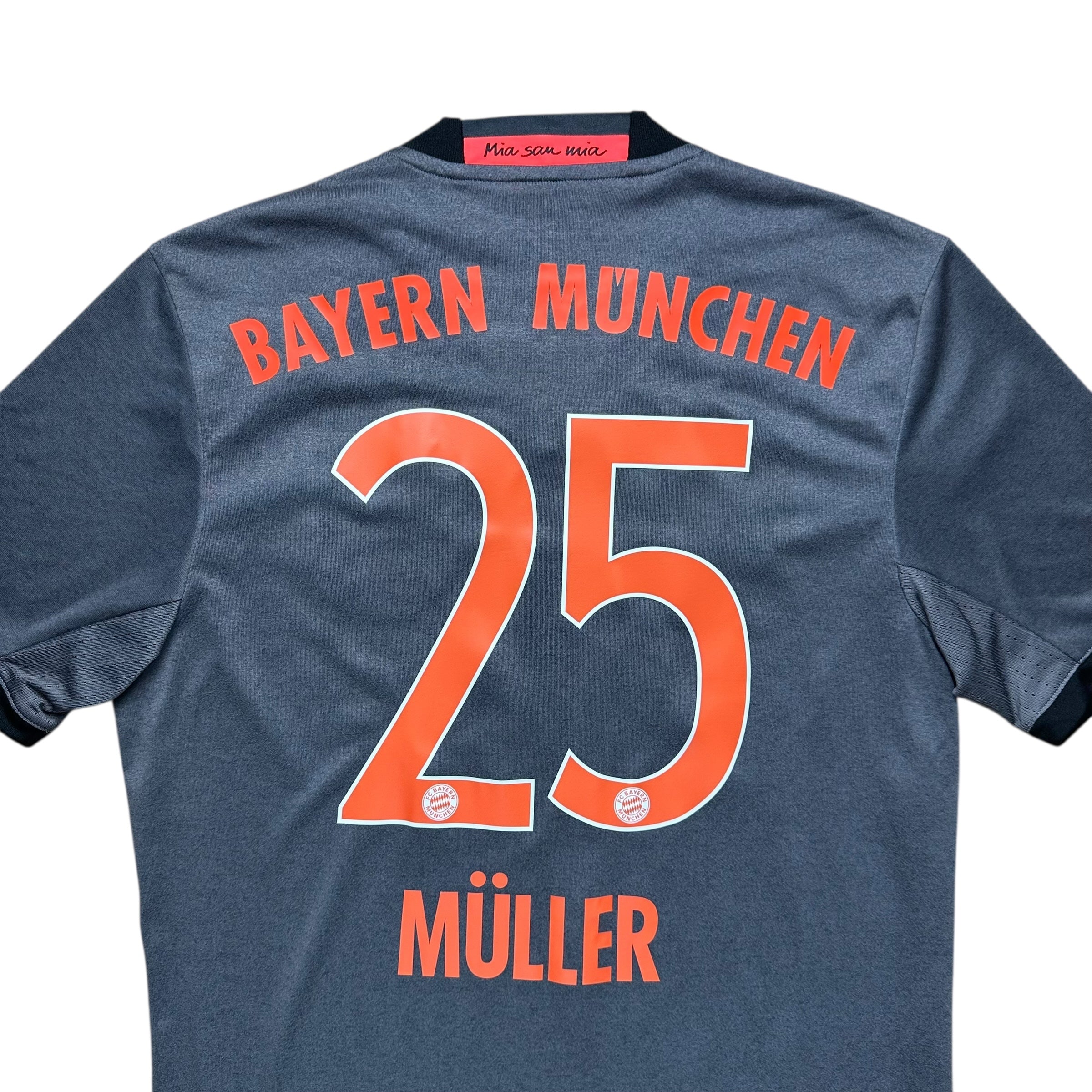 Bayern Munich 2016-17 Away Shirt (S) Muller #25