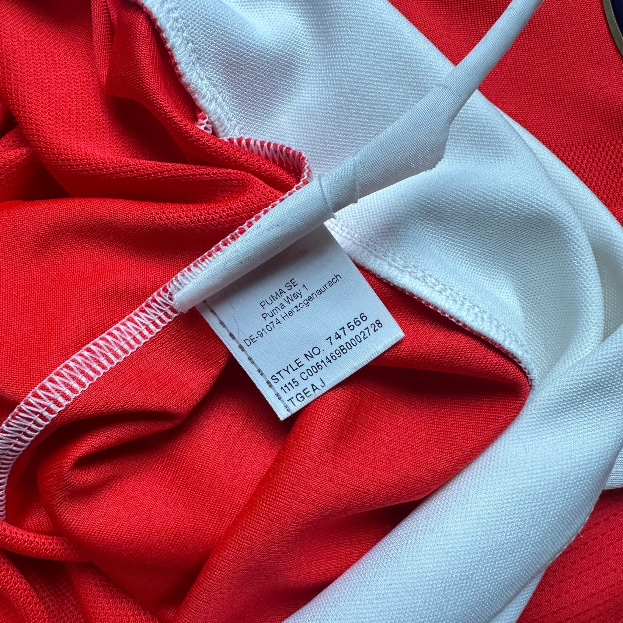 Arsenal 2015 - 16 Home Shirt (S) Ozil 11 - Kitplug