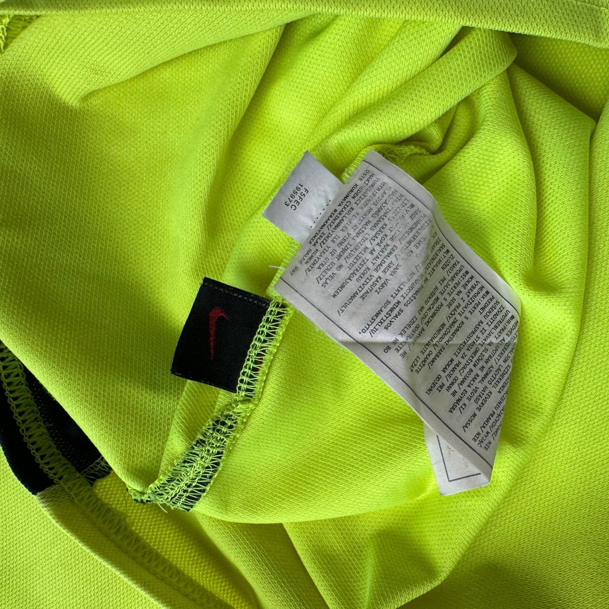 Barcelona 2005 - 06 Away Shirt (L) Ronaldinho 10 - Kitplug