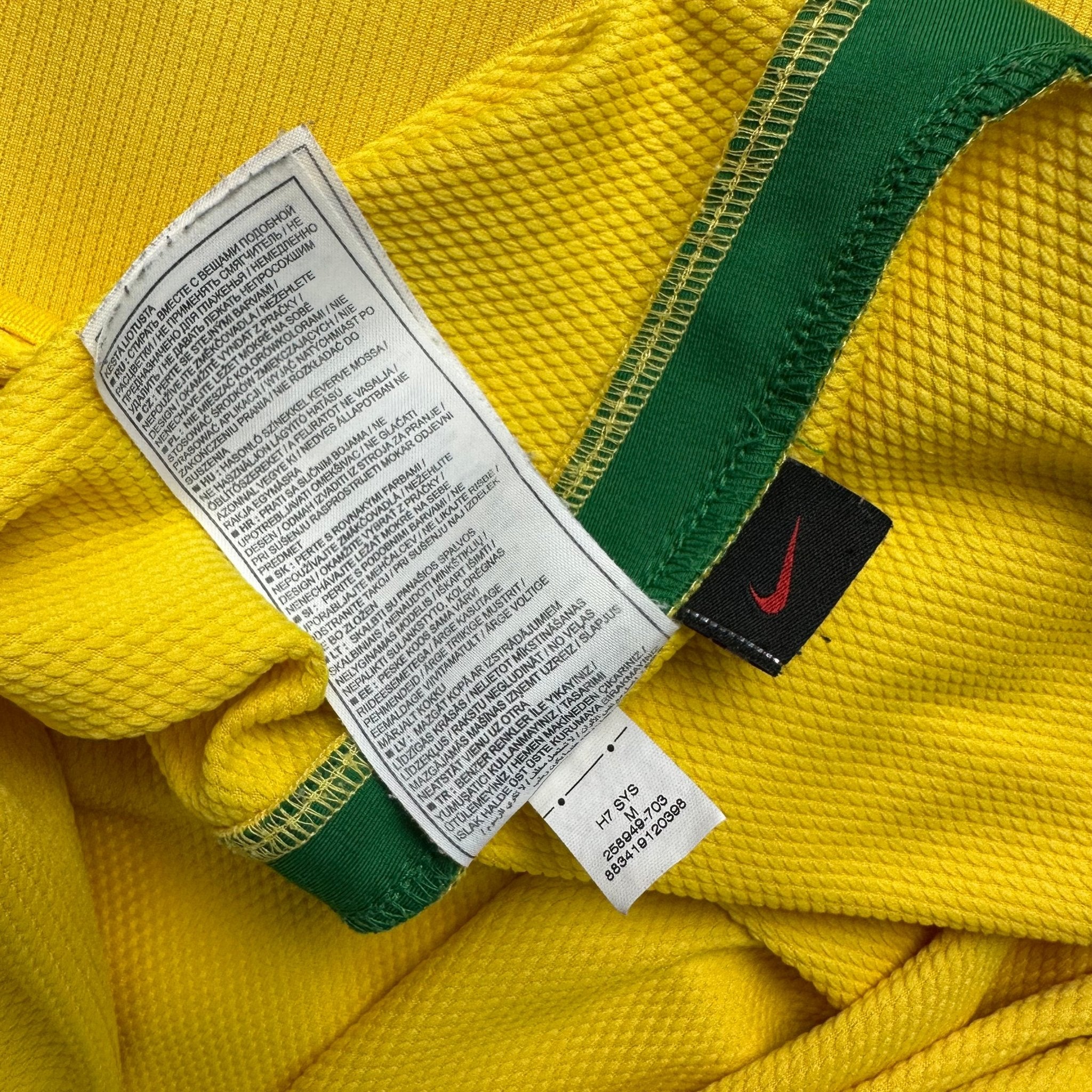 Brazil 2008 Home Shirt (M) Ronaldinho 10 - Kitplug