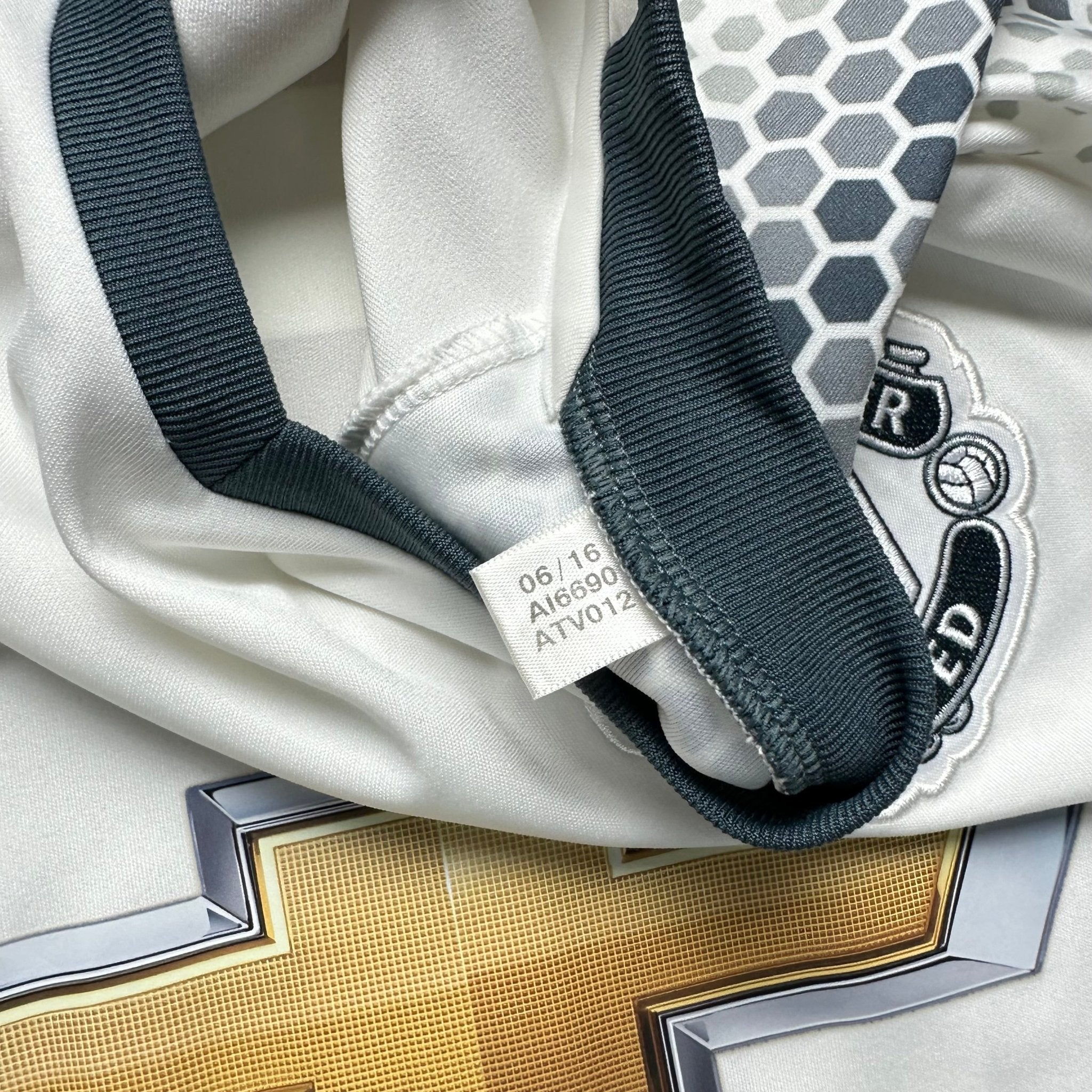 Manchester United 2016 - 17 Third Shirt (S) Pogba 6 - Kitplug