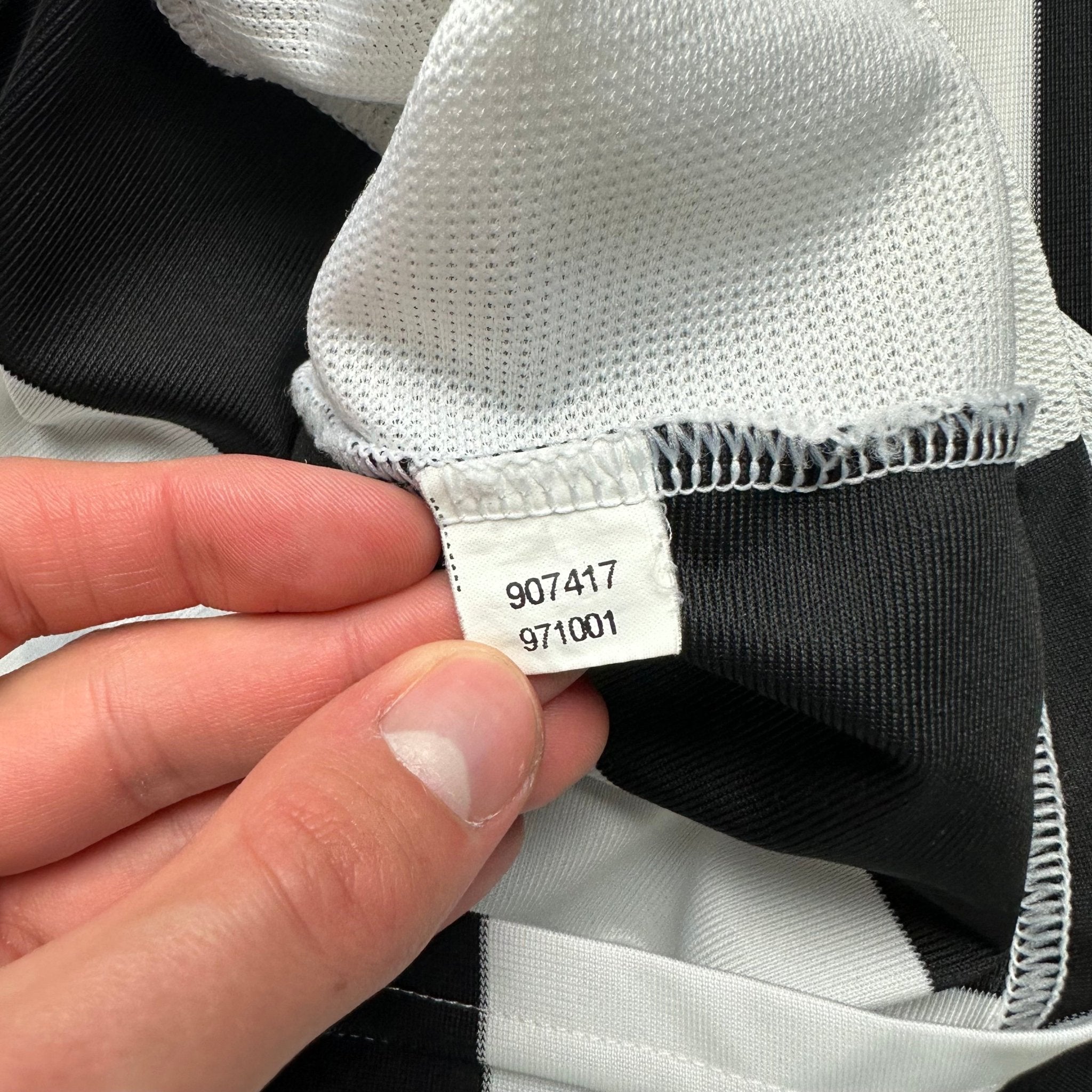 Newcastle 2001 - 03 Home Shirt (S) - Kitplug