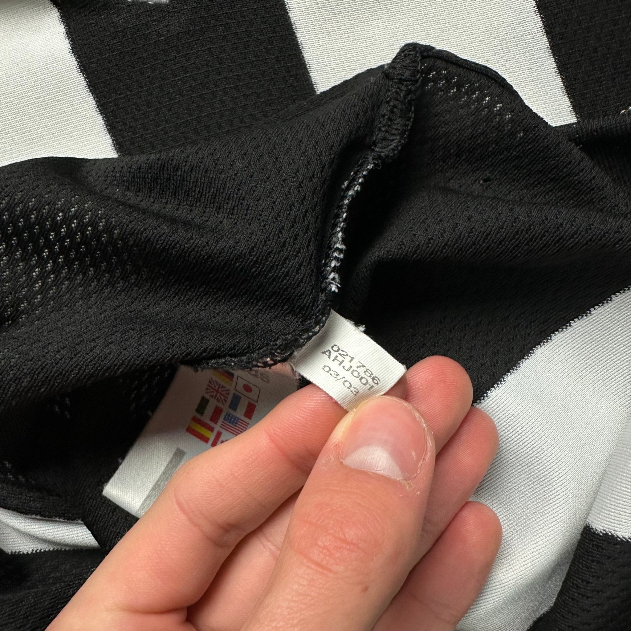 Newcastle 2003 - 05 Home Shirt (L) Shearer 9 - Kitplug